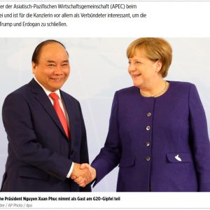 Gặp Thủ tướng Nguyễn Xuân Phúc ở khách sạn, bà Merkel bàn về Apec